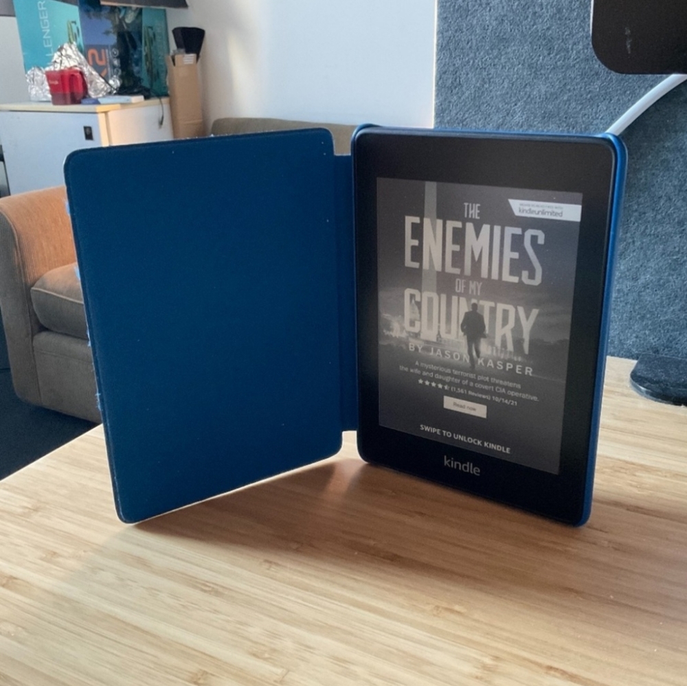 8GB Kindle Paperwhite + Fabric Bookcover Case - Great condition - No charger